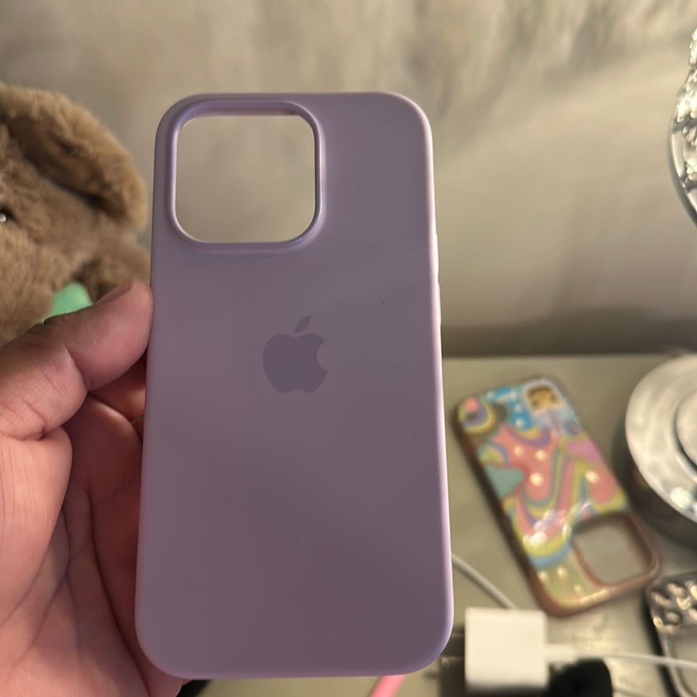iPhone 14 pro lilac apple case